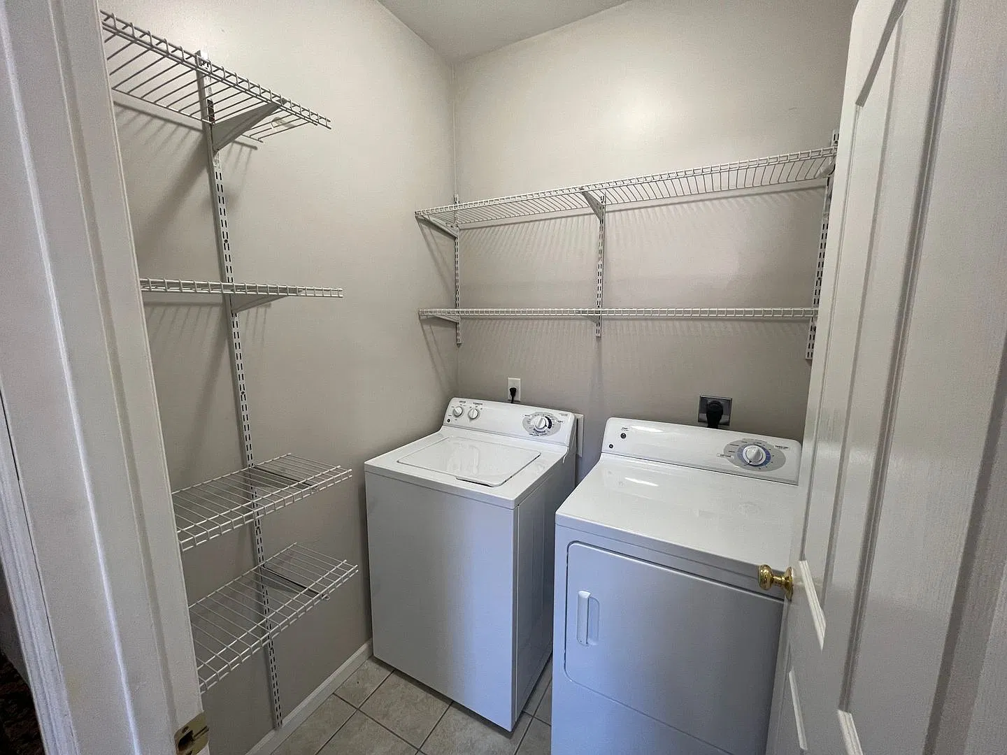 Exceptional Location Near K-State Available for Short-Term Lease — Photo 4