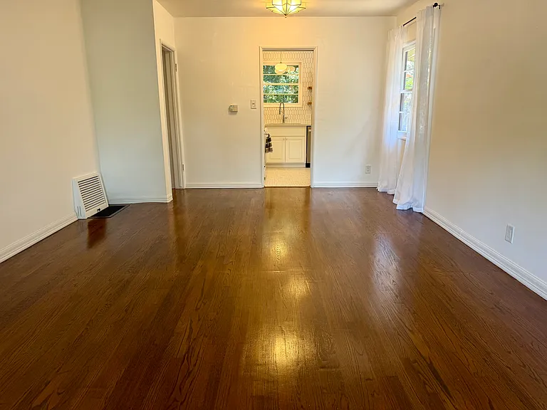Living/dining room into kitchen
