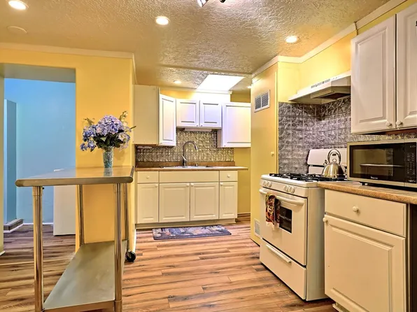 1508 Edith Blvd NE, Albuquerque, NM 87102