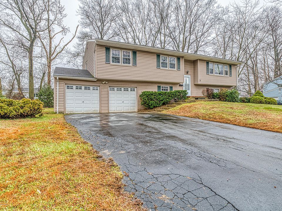 1st image of 10 Kearney Dr