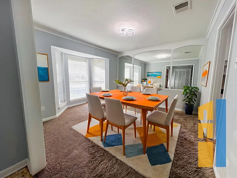 9206 Sharpview Dr — Photo 2