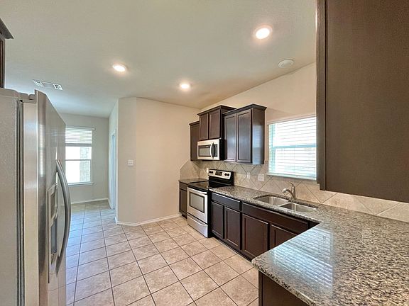 5th image of 3311 Lorne Dr