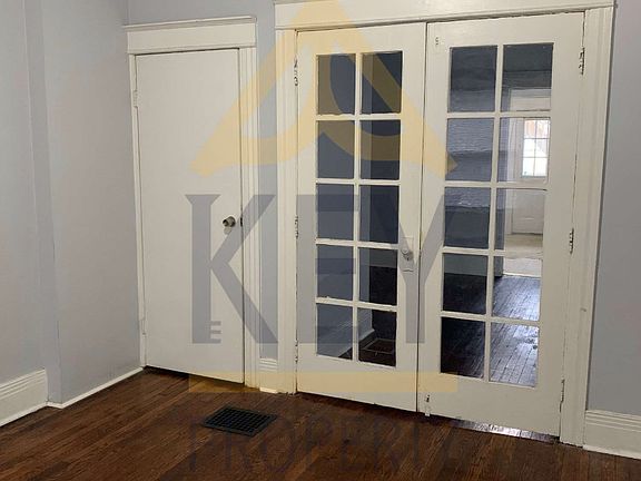 5th image of 215-217 Magee Ave