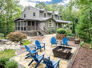 40 Spring Hollow Ln, Fairview, NC 28730