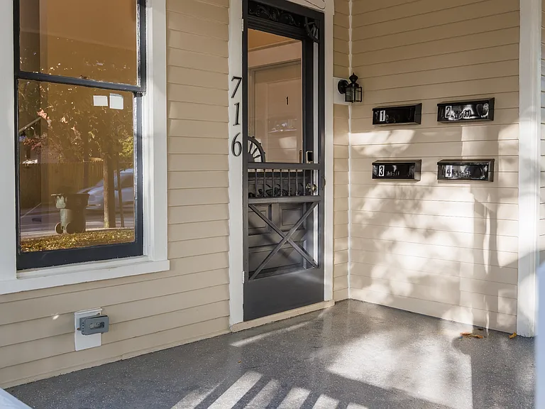 716 W Maxwell St #1 — Photo 16