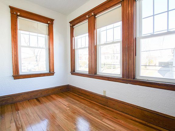 Den/Office area off of living room- ideal for working from home