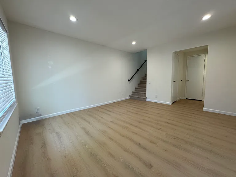 669 Balfour Dr — Photo 3