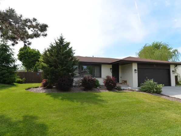 3902 N Galesburg Ave, Arlington Heights, IL 60004