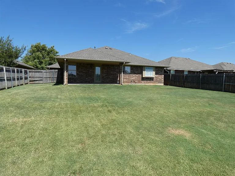 4220 Manhattan Dr — Photo 12