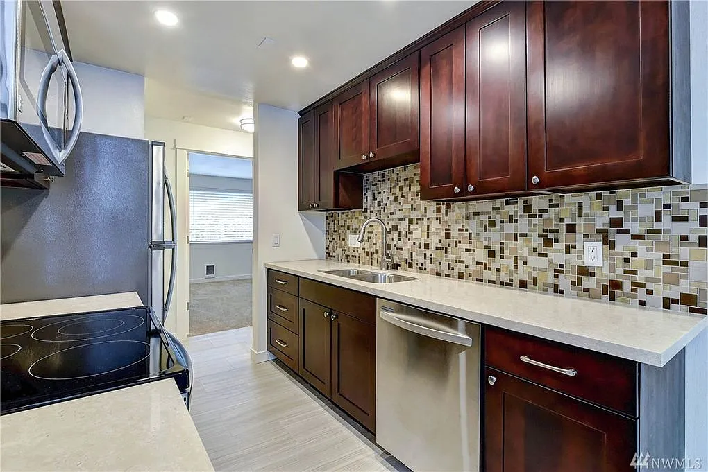 2 bed, 870 sqft, $2,200 — Photo 3