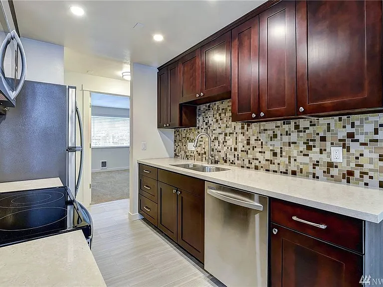11031 Woodinville Dr #202 — Photo 3