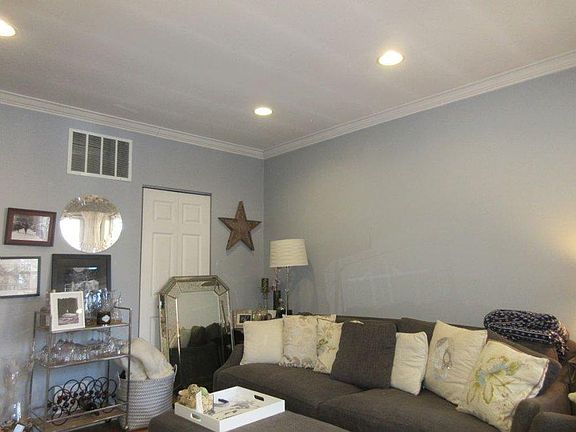 4th image of 7066 N Wolcott Ave