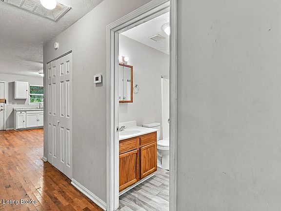 5th image of 2521 W Chestnut St