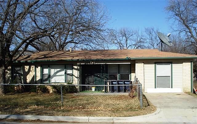 806 W. Bluff- Granbury