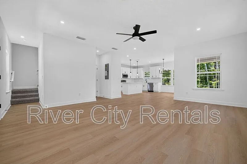 3 bed, 2.5 bath, 1691 sqft, $1,999 — Photo 3