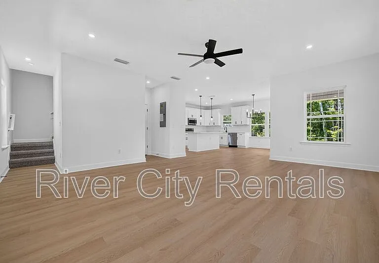 1181 Floyd St — Photo 3