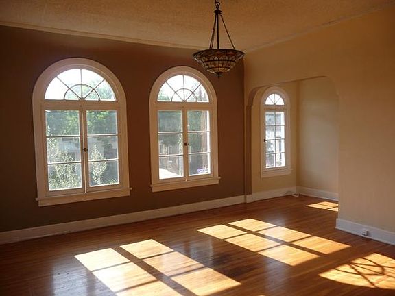 3rd image of 435 N Sierra Bonita Ave #437