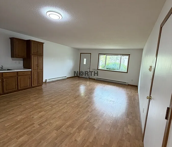 320 Irving St — Photo 4