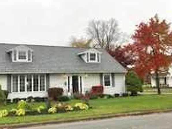303 S Poplar St, Leipsic, OH 45856