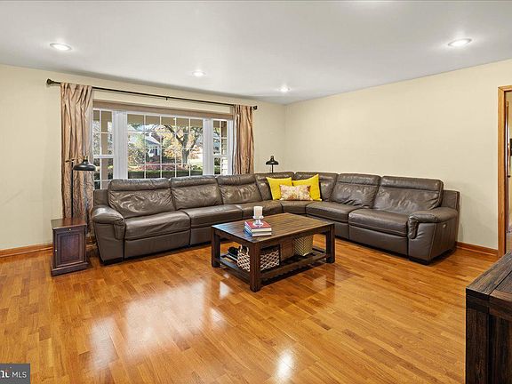 3rd image of 23 Van Wyck Dr