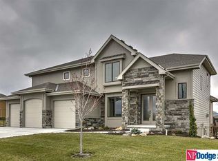 18663 Nicholas St, Elkhorn, NE 68022