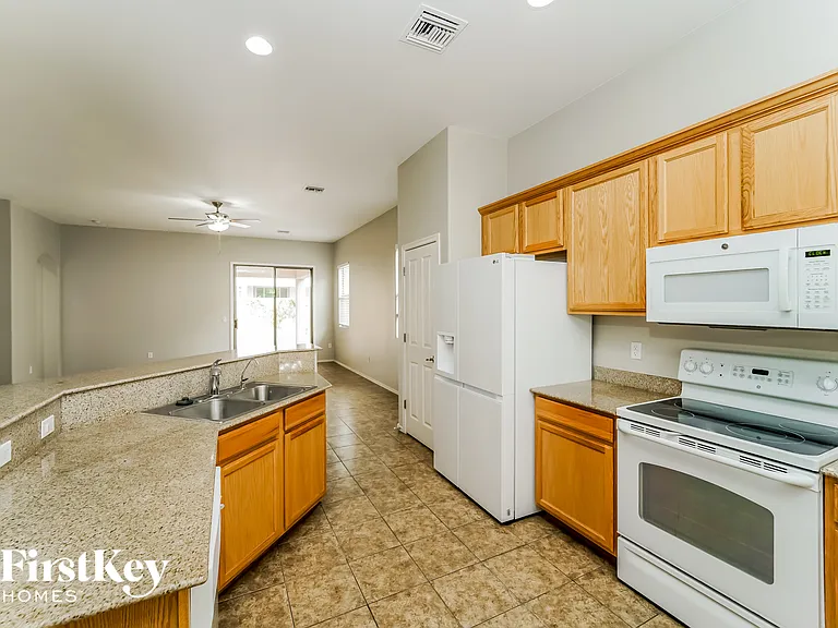 12891 N Westminster Dr — Photo 6