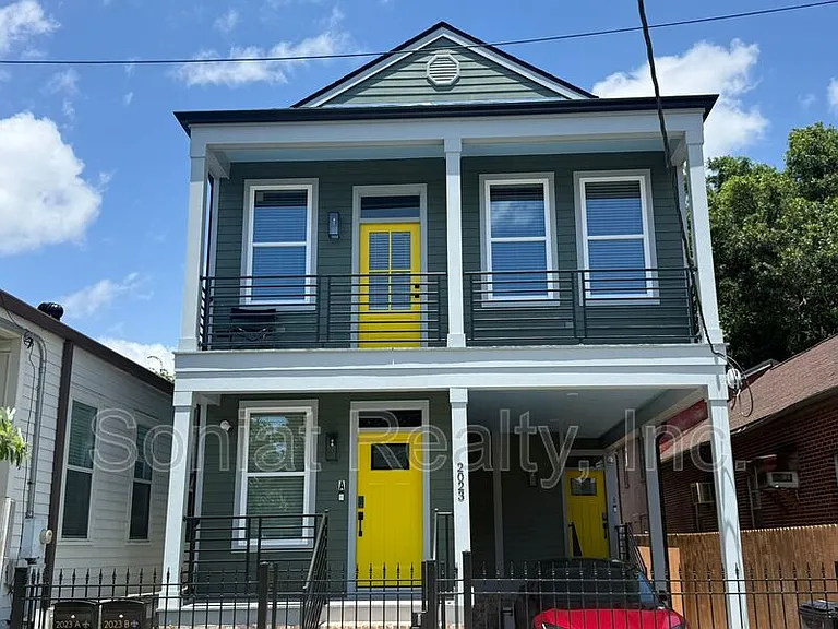 2023 1st St #A — Photo 1