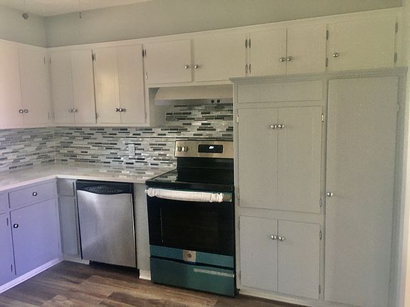 3rd image of 9704 Slater Ln