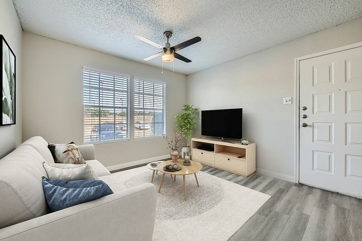 6051 S Hulen St Unit 704 - Web Quality - 016 - 03 Living Room - Virtuance Info