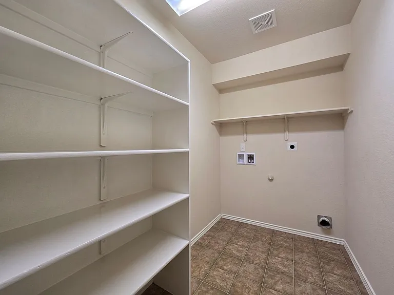 4604 Black Forest Ln — Photo 26