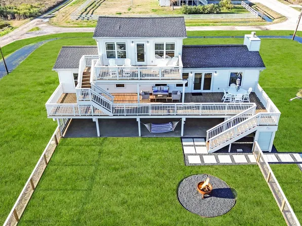 3913 Eleven Mile Rd, Galveston, TX 77554