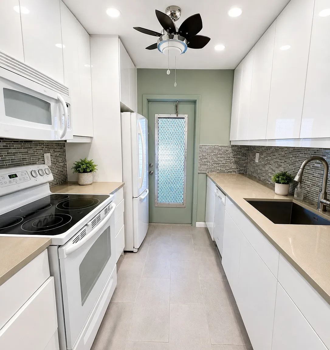 1 bed, 1.5 bath, 806 sqft, $1,850 — Photo 1