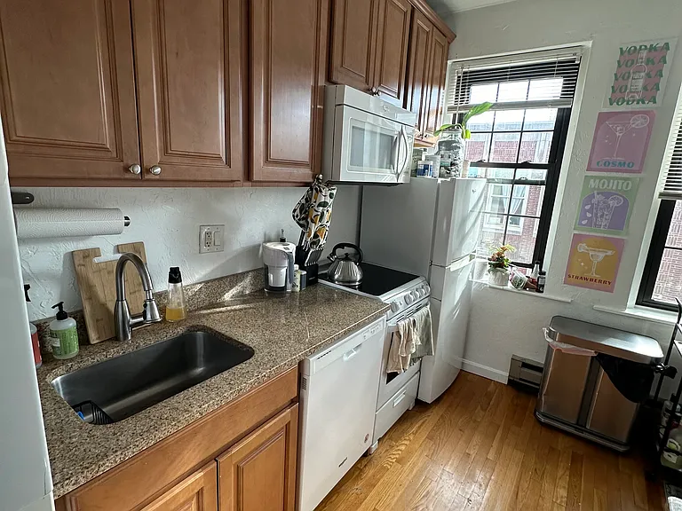 9 Charter St #4F — Photo 2