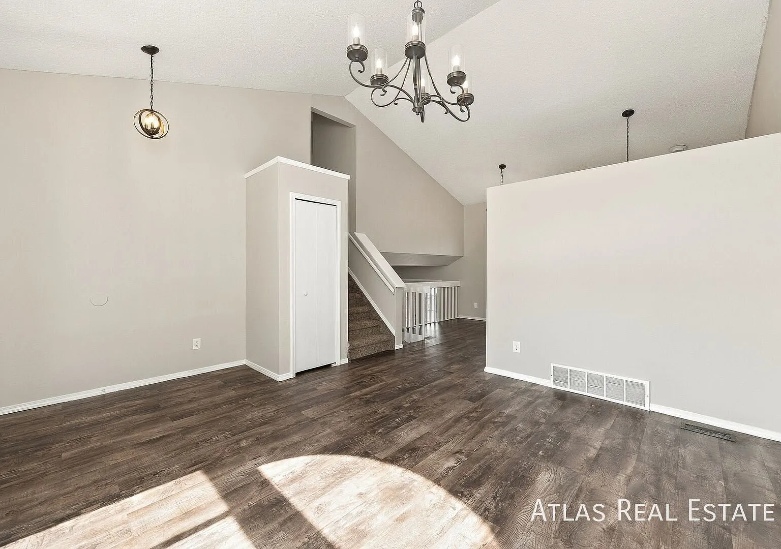 Available Now! || Beautiful 3 Bedroom 2 Bath Home Off Powers & Constitution! Free 55" Tv If Moved... — Photo 2