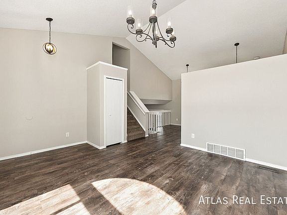 2nd image of 6658 Chantilly Pl