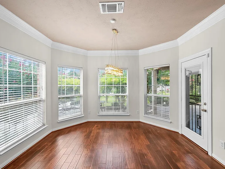 5526 Darschelle Dr — Photo 16
