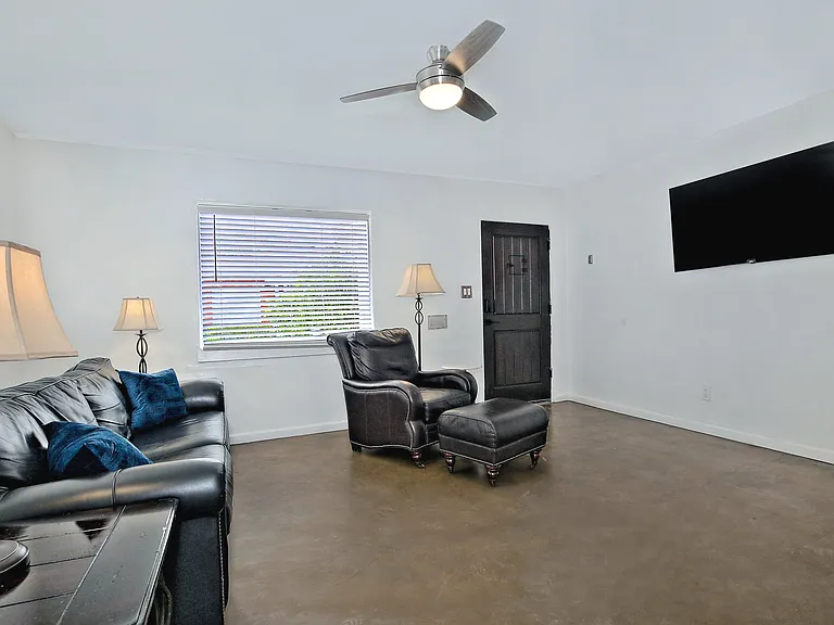 1919 W Earll Dr #2 — Photo 9