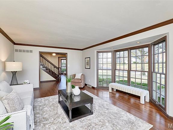 4th image of 1652 Featherstone Dr