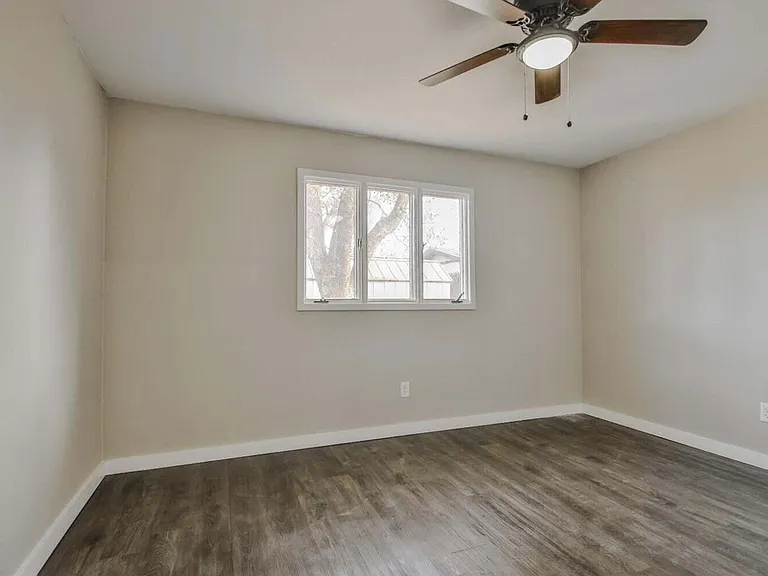 8007 Elmwood Ave — Photo 15