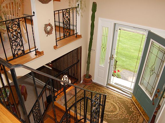 4th image of 14 Shana Ln