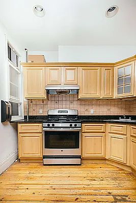 2nd image of 170 Russell St Floor 2