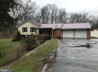 7069 Dumeny Rd, Greencastle, PA 17225