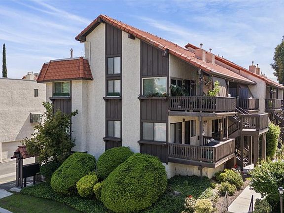2nd image of 18006 River Cir APT 5
