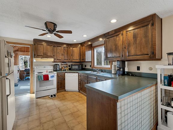 5th image of 102 Sanborn Road