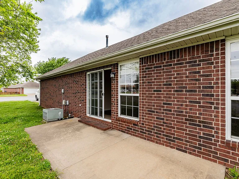 255 Ravenwood Rd #B — Photo 17