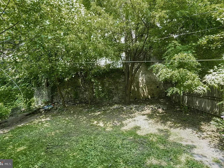 201 Sumac St #1 — Photo 4