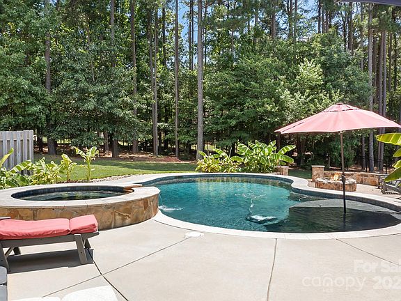 4th image of 7036 Burgundy Ln