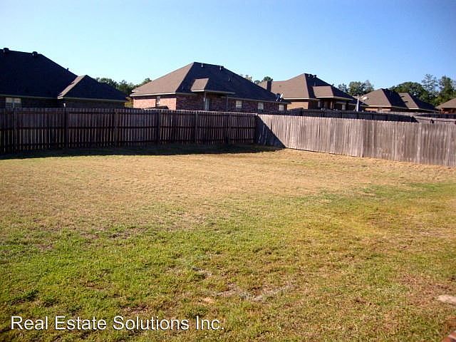 2nd image of 303 Silver Tree Ln