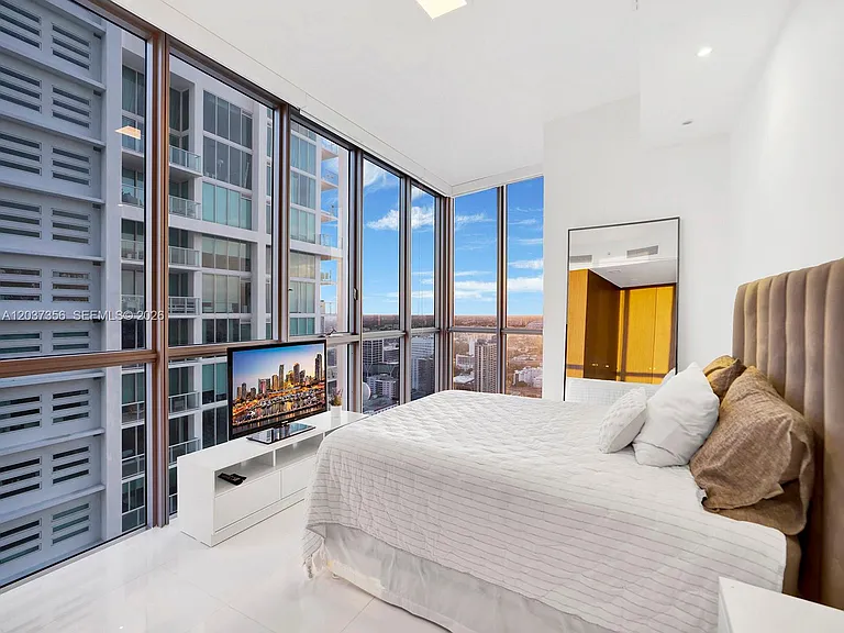 1100 Biscayne Blvd #4001 — Photo 25