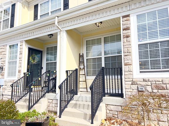2nd image of 5 Brookfield Dr